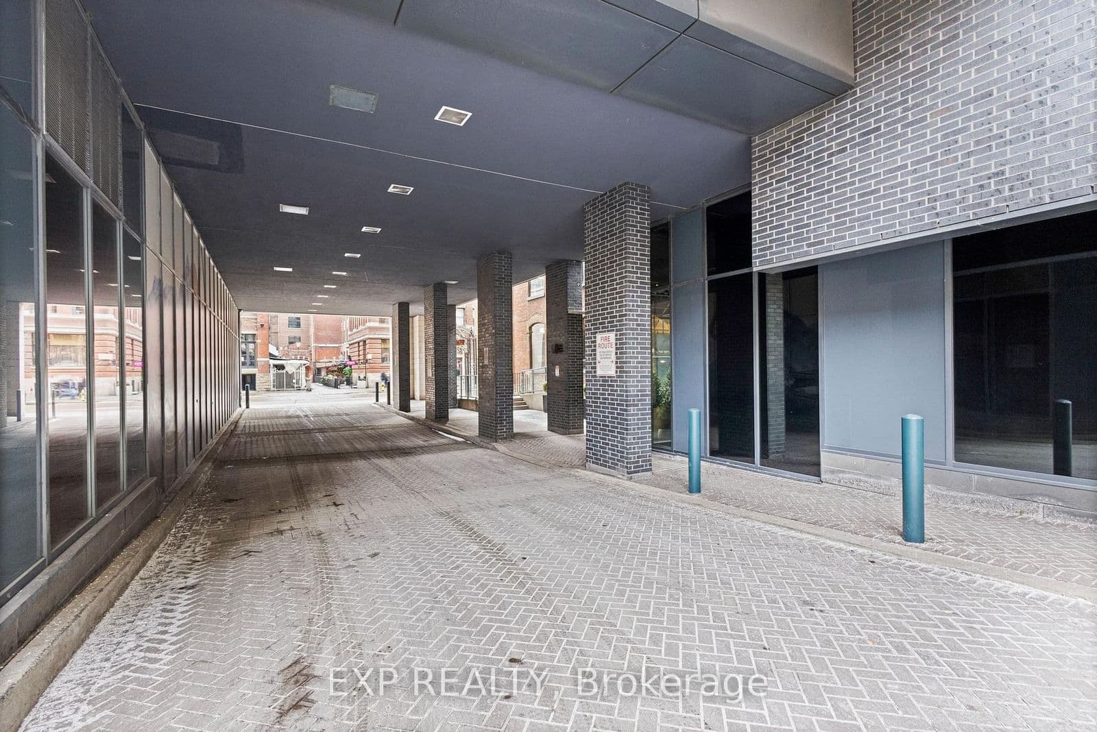 478 King St W, 611, Toronto - Photo 2 of 40