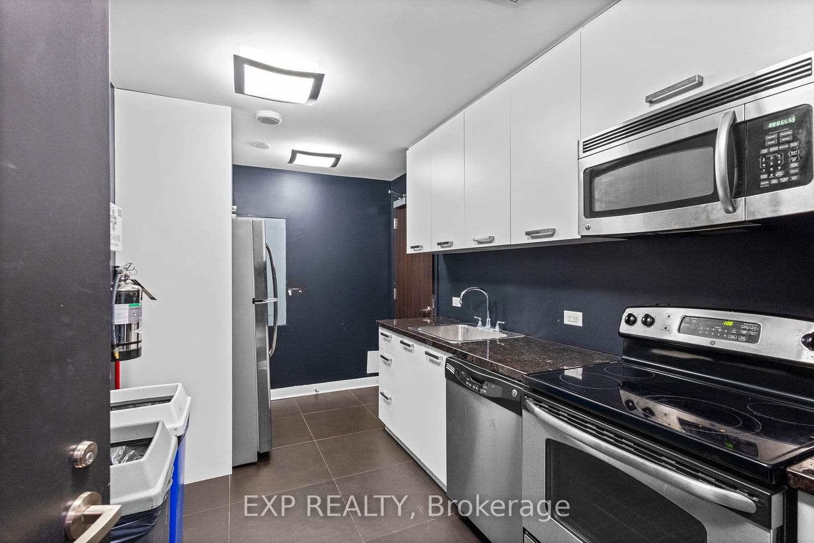 478 King St W, 611, Toronto - Photo 33 of 40