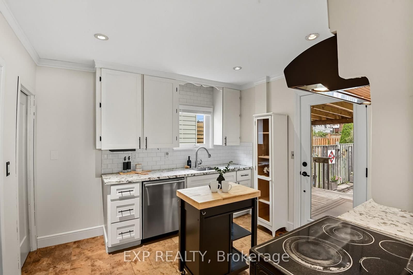 695 Hortop St, Oshawa - Photo 17 of 40