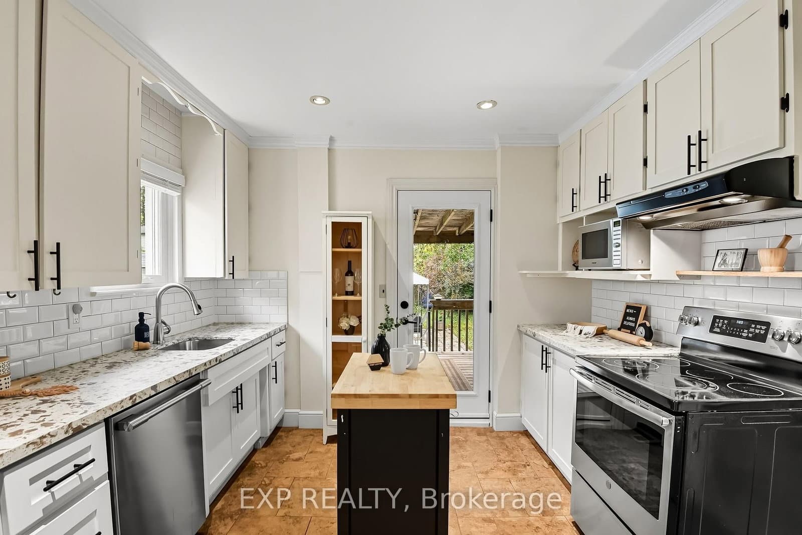 695 Hortop St, Oshawa - Photo 18 of 40