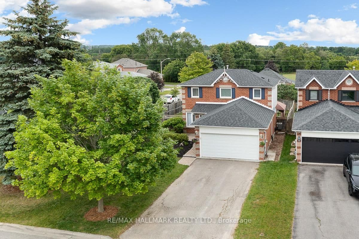 72 Hooper Square, Bowmanville - Photo 2 of 40