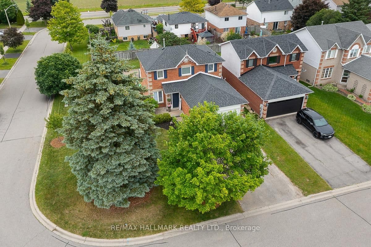 72 Hooper Square, Bowmanville - Photo 3 of 40