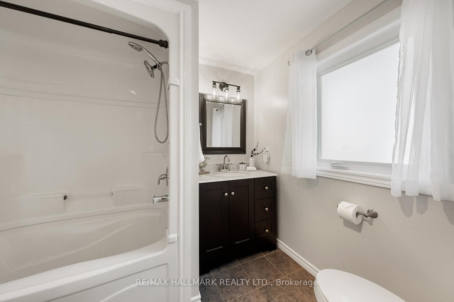 72 Hooper Square, Bowmanville - Photo 23 of 40