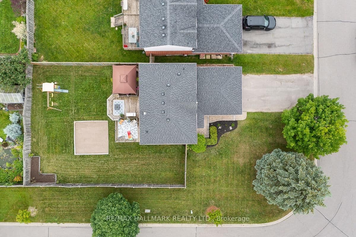 72 Hooper Square, Bowmanville - Photo 31 of 40