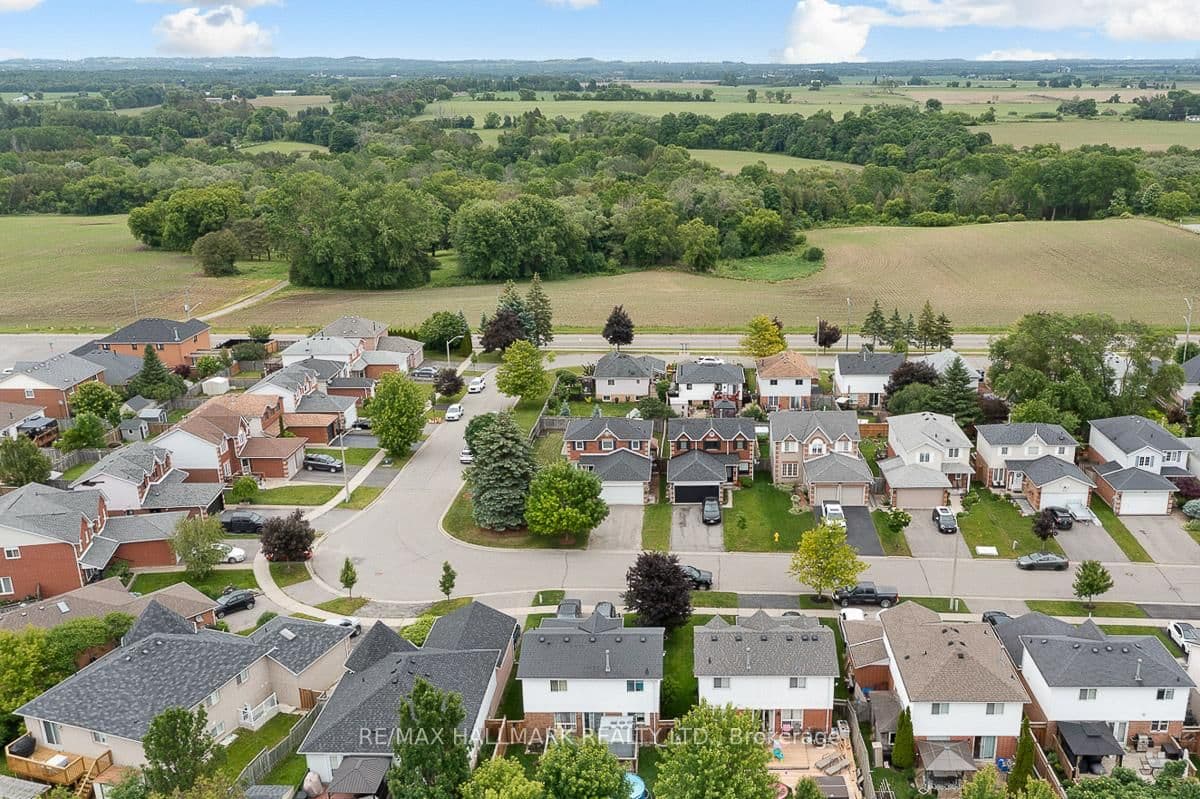 72 Hooper Square, Bowmanville - Photo 32 of 40