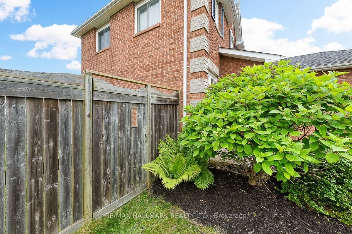 72 Hooper Square, Bowmanville - Photo 33 of 40