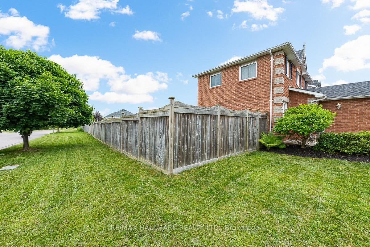 72 Hooper Square, Bowmanville - Photo 34 of 40