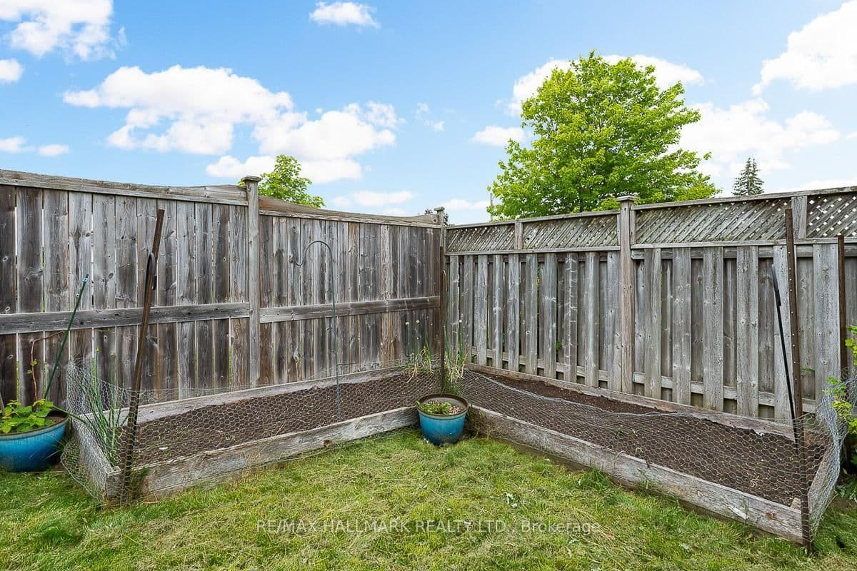 72 Hooper Square, Bowmanville - Photo 36 of 40