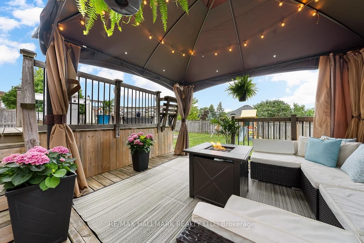 72 Hooper Square, Bowmanville - Photo 38 of 40