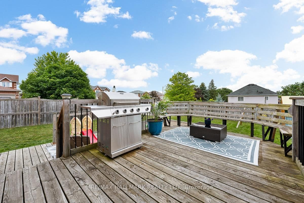 72 Hooper Square, Bowmanville - Photo 39 of 40