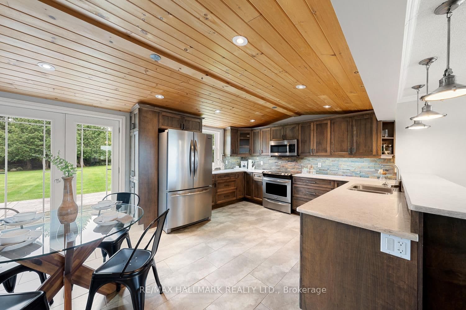 863 Kimberly Dr, Ennismore - Photo 15 of 40
