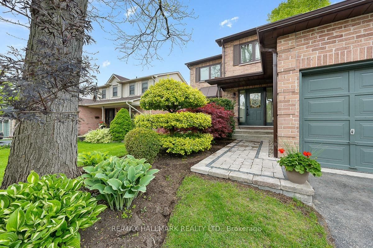 9 Rothean Dr, Whitby - Photo 4 of 40