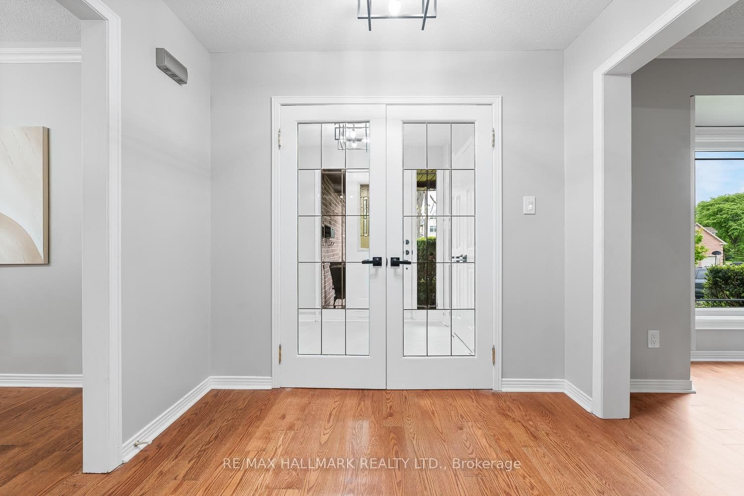 9 Rothean Dr, Whitby - Photo 7 of 40