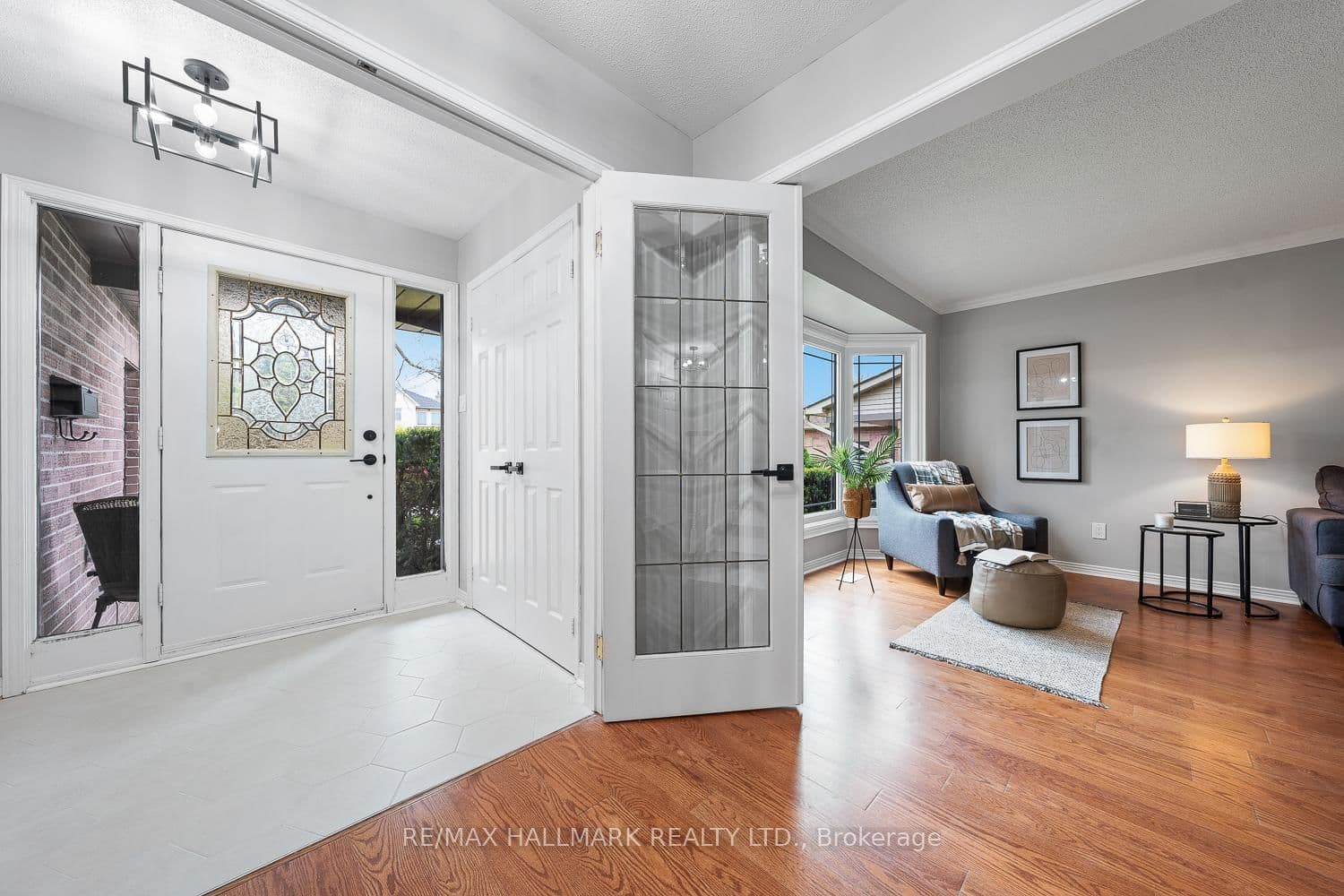 9 Rothean Dr, Whitby - Photo 8 of 40