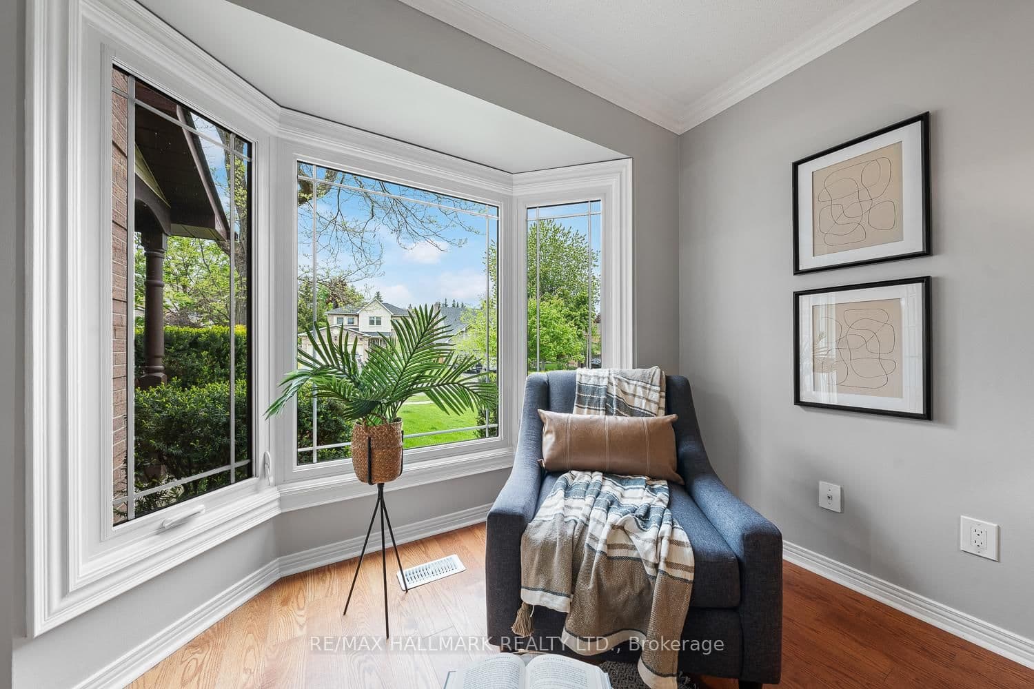 9 Rothean Dr, Whitby - Photo 9 of 40