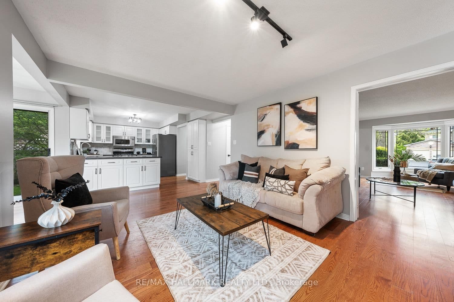 9 Rothean Dr, Whitby - Photo 12 of 40
