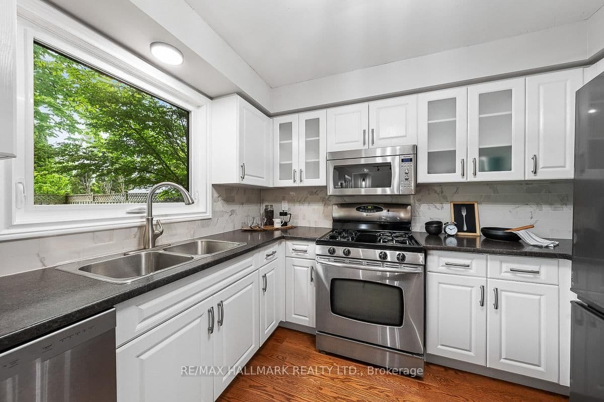 9 Rothean Dr, Whitby - Photo 17 of 40