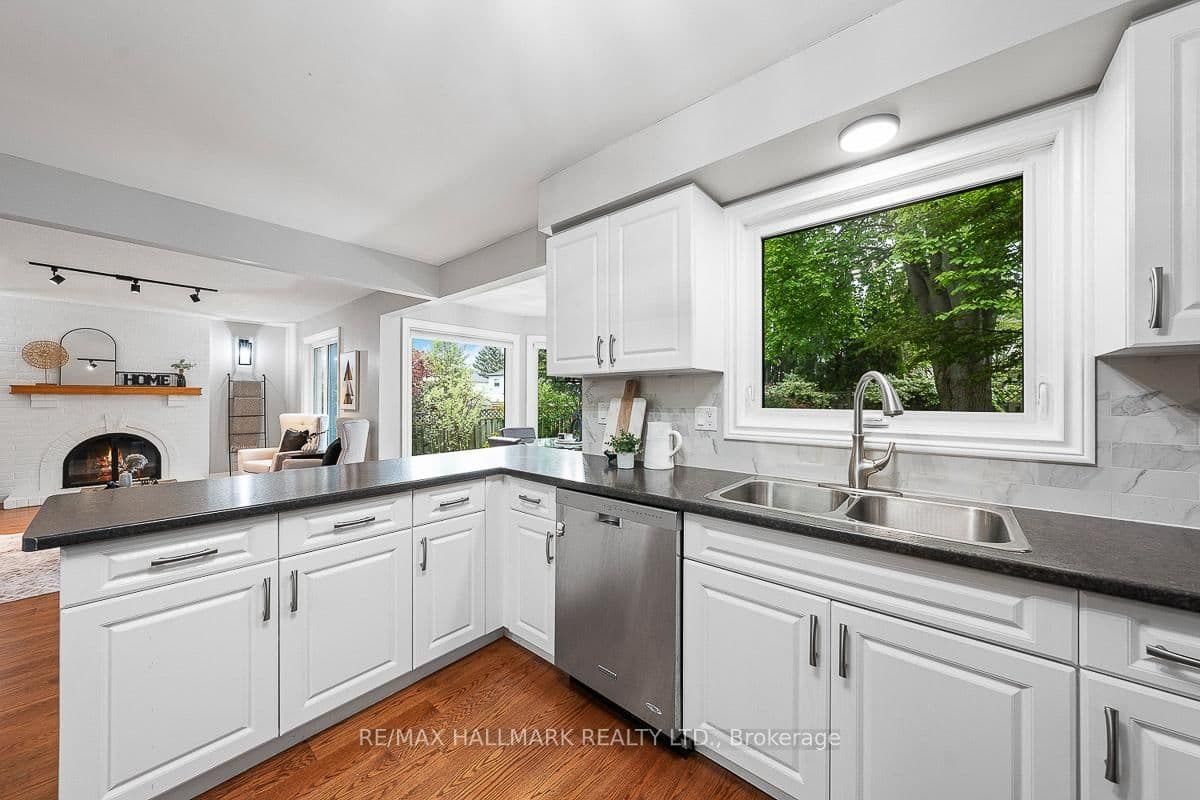 9 Rothean Dr, Whitby - Photo 19 of 40