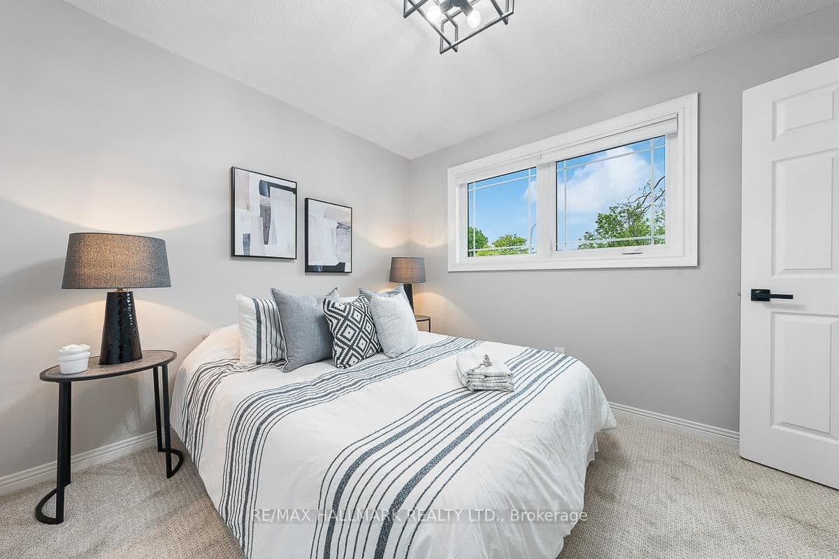 9 Rothean Dr, Whitby - Photo 31 of 40