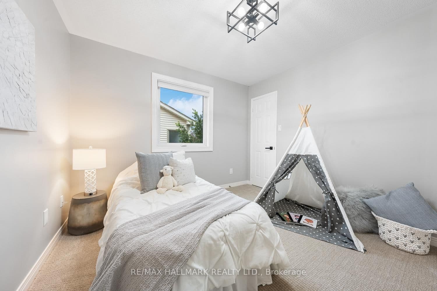9 Rothean Dr, Whitby - Photo 33 of 40