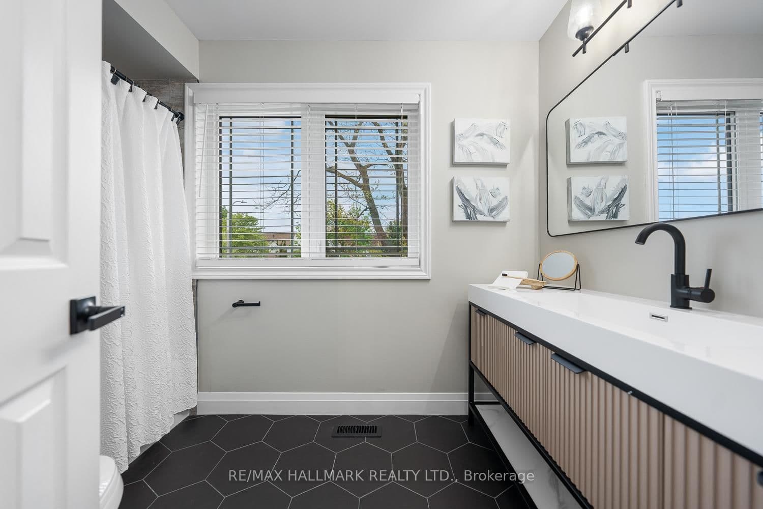 9 Rothean Dr, Whitby - Photo 34 of 40