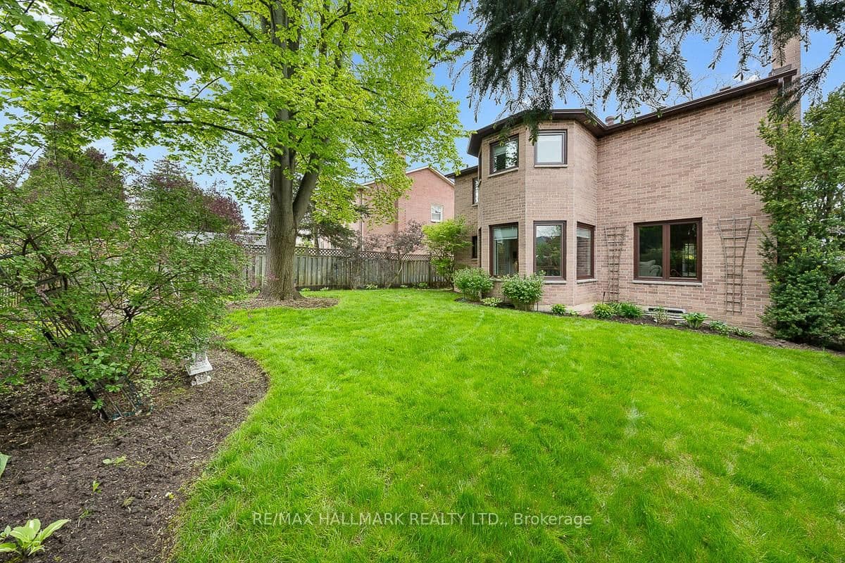 9 Rothean Dr, Whitby - Photo 36 of 40