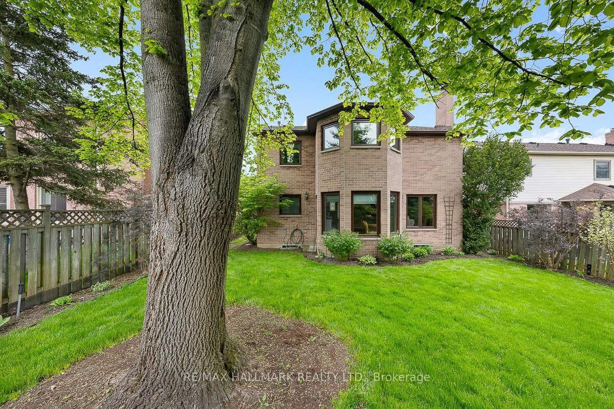 9 Rothean Dr, Whitby - Photo 37 of 40