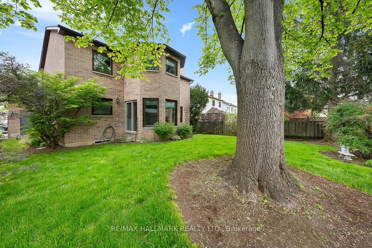 9 Rothean Dr, Whitby - Photo 38 of 40