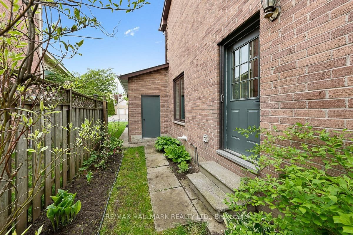 9 Rothean Dr, Whitby - Photo 40 of 40