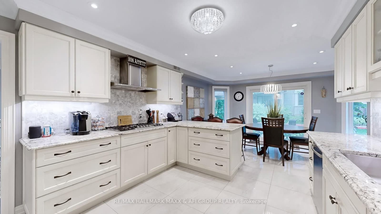 94 Corner Ridge Rd, Aurora - Photo 7 of 40