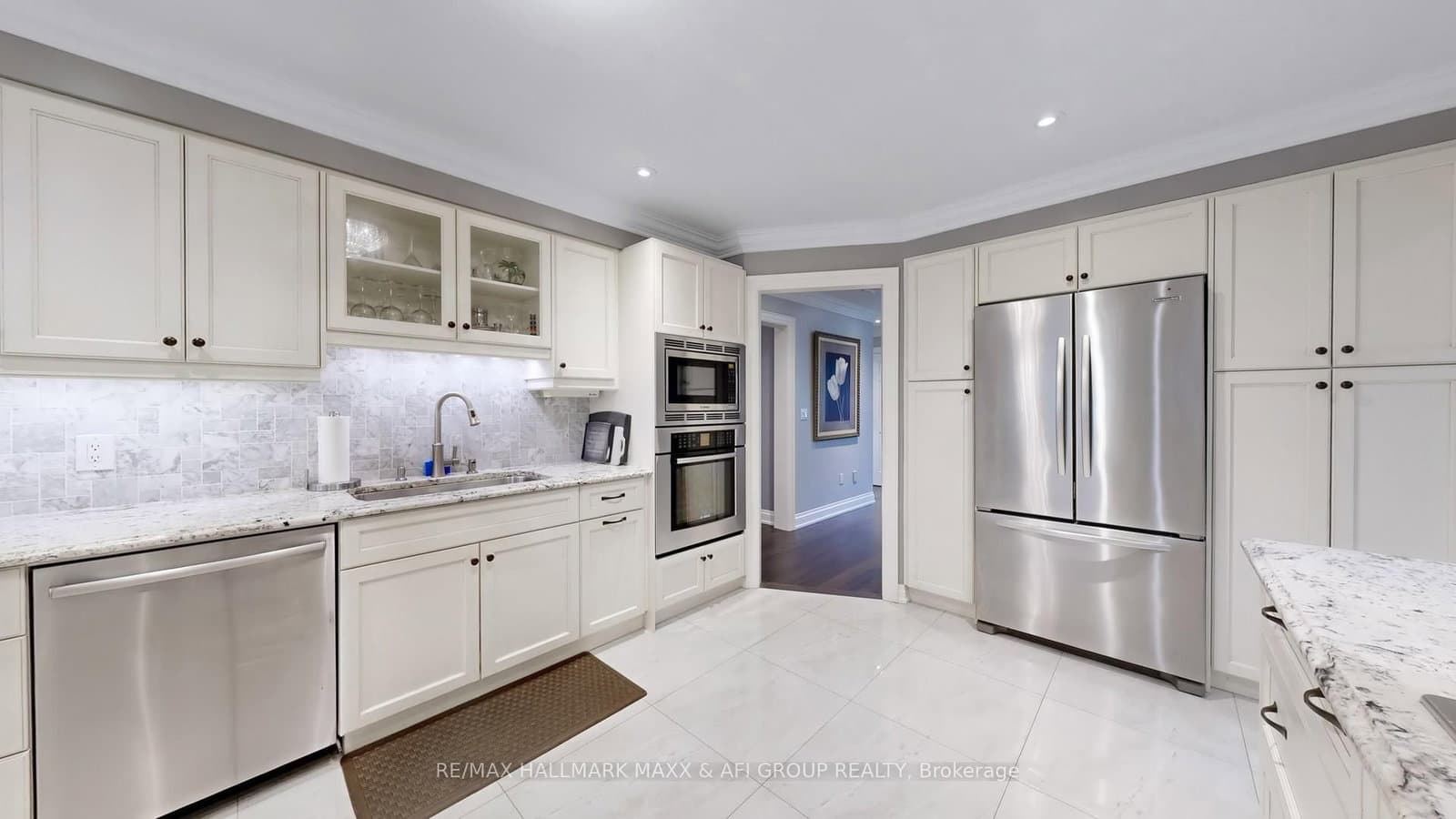 94 Corner Ridge Rd, Aurora - Photo 8 of 40