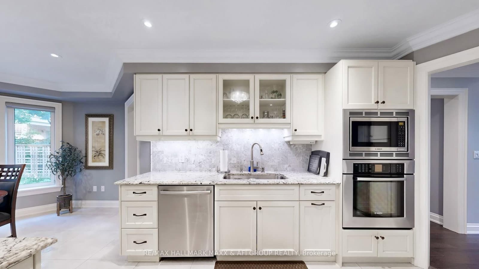 94 Corner Ridge Rd, Aurora - Photo 9 of 40
