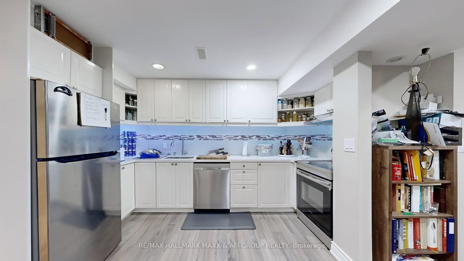 94 Corner Ridge Rd, Aurora - Photo 36 of 40