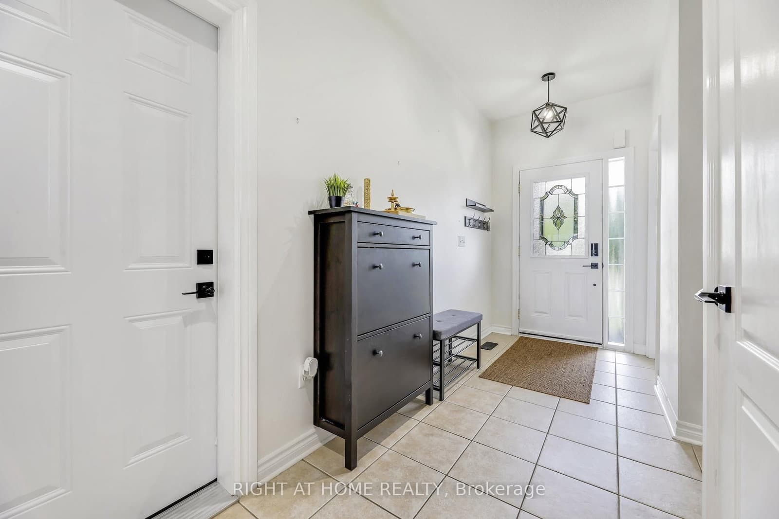 98 Bagnell Cres, Bowmanville - Photo 9 of 40