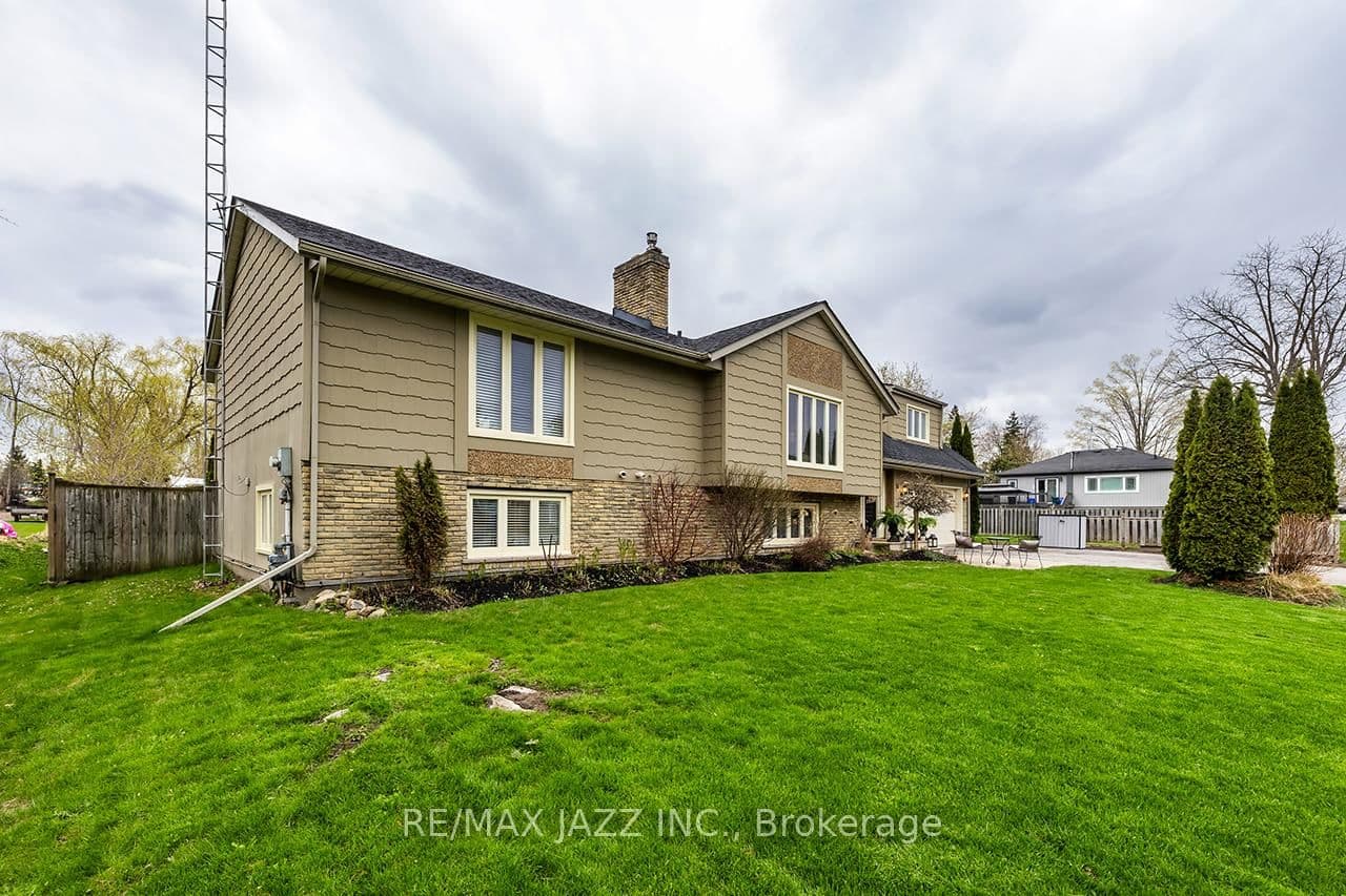 4-bedroom Detached at 56 Centre Street