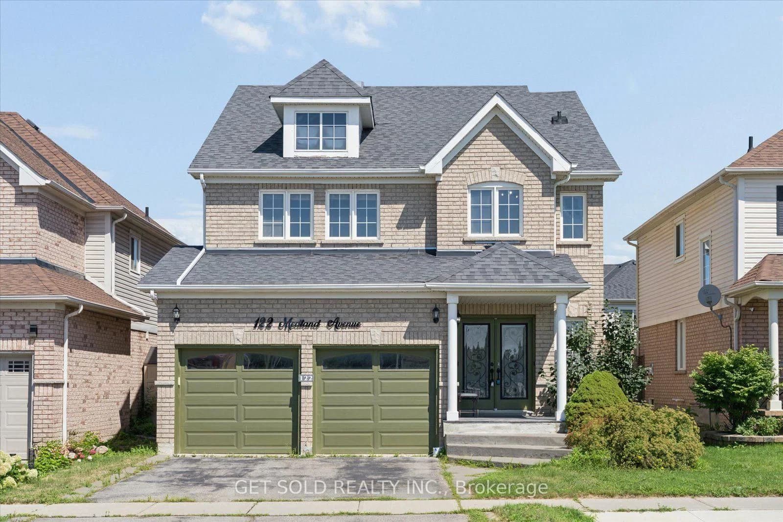 4-bedroom Detached at 122 Medland Avenue