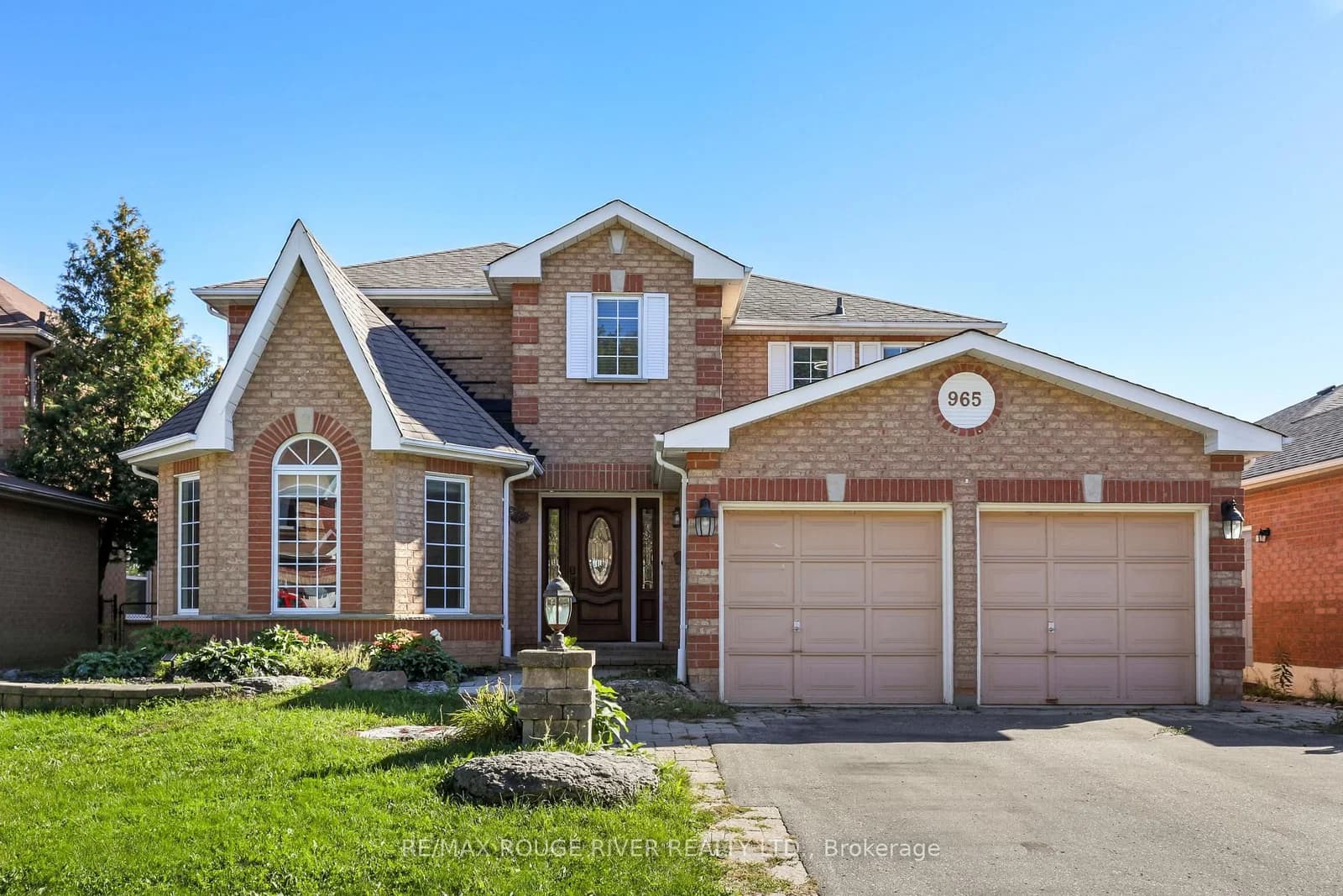 4-bedroom Detached at 965 Ridge Valley Drive