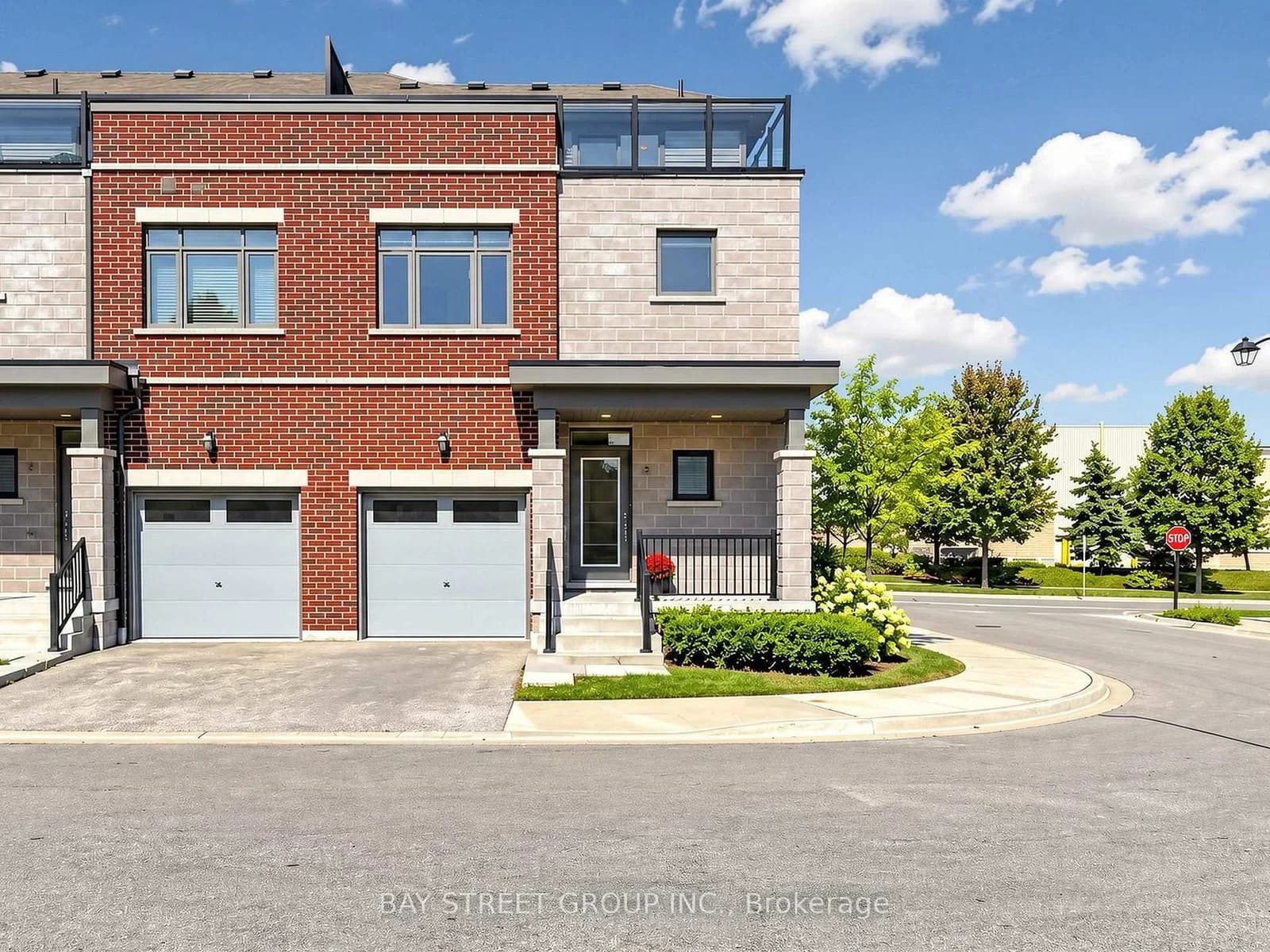 3-bedroom Att/Row/Townhouse at 2 Longshore Way