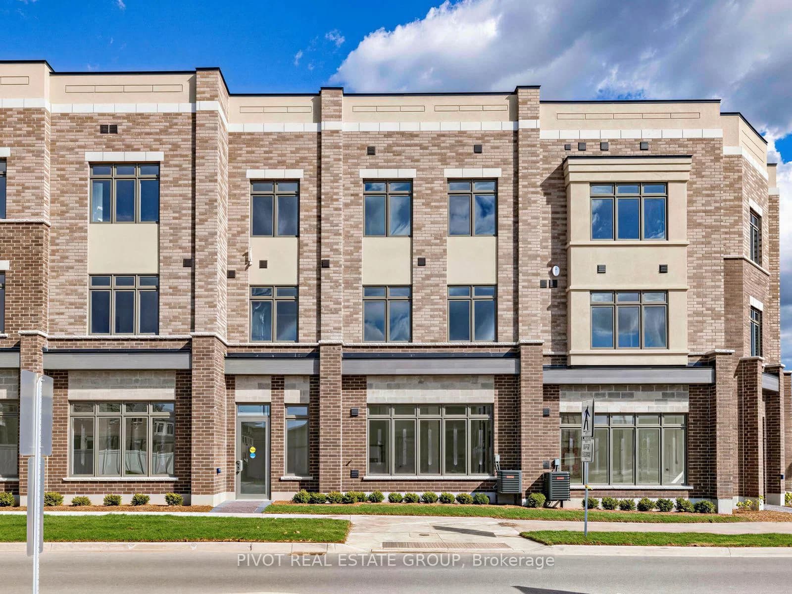 4-bedroom Att/Row/Townhouse at 4 Upper Paradise Way